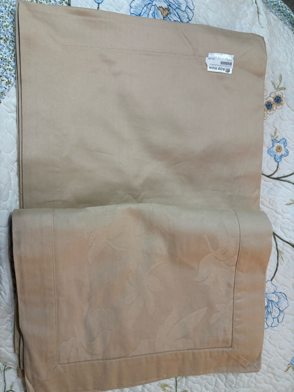 NWT Bodrum Latte Placemat in Leaf Pattern Warm Beige